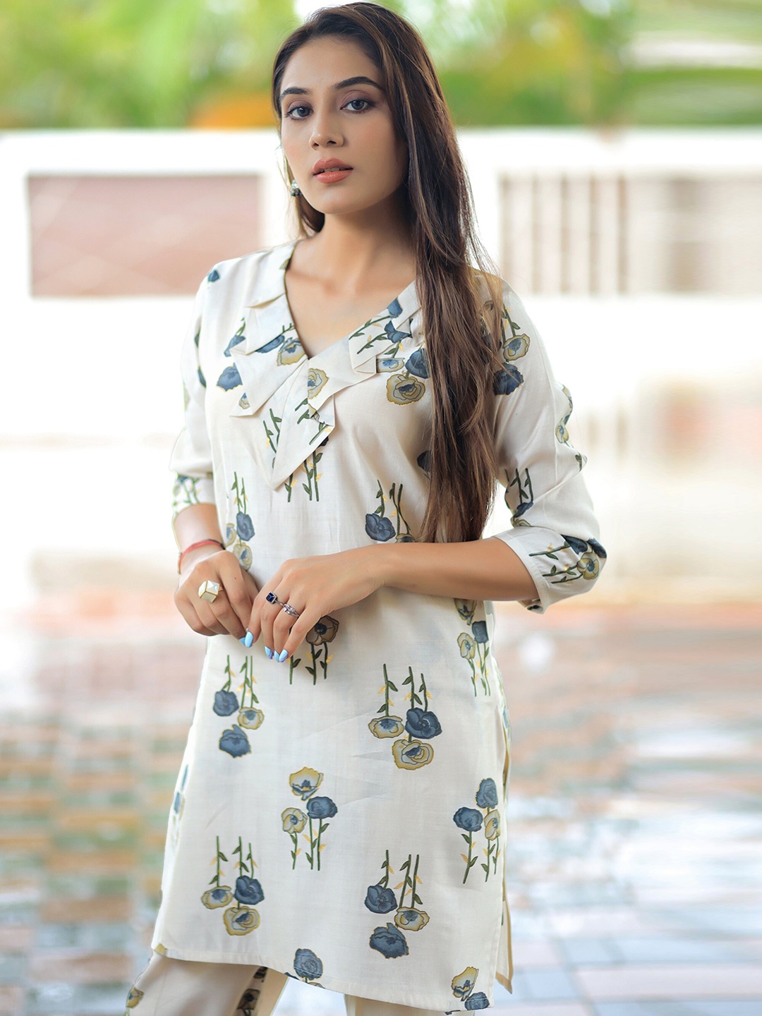 

BAESD Floral Printed V-Neck Kurta & Trouser, Cream