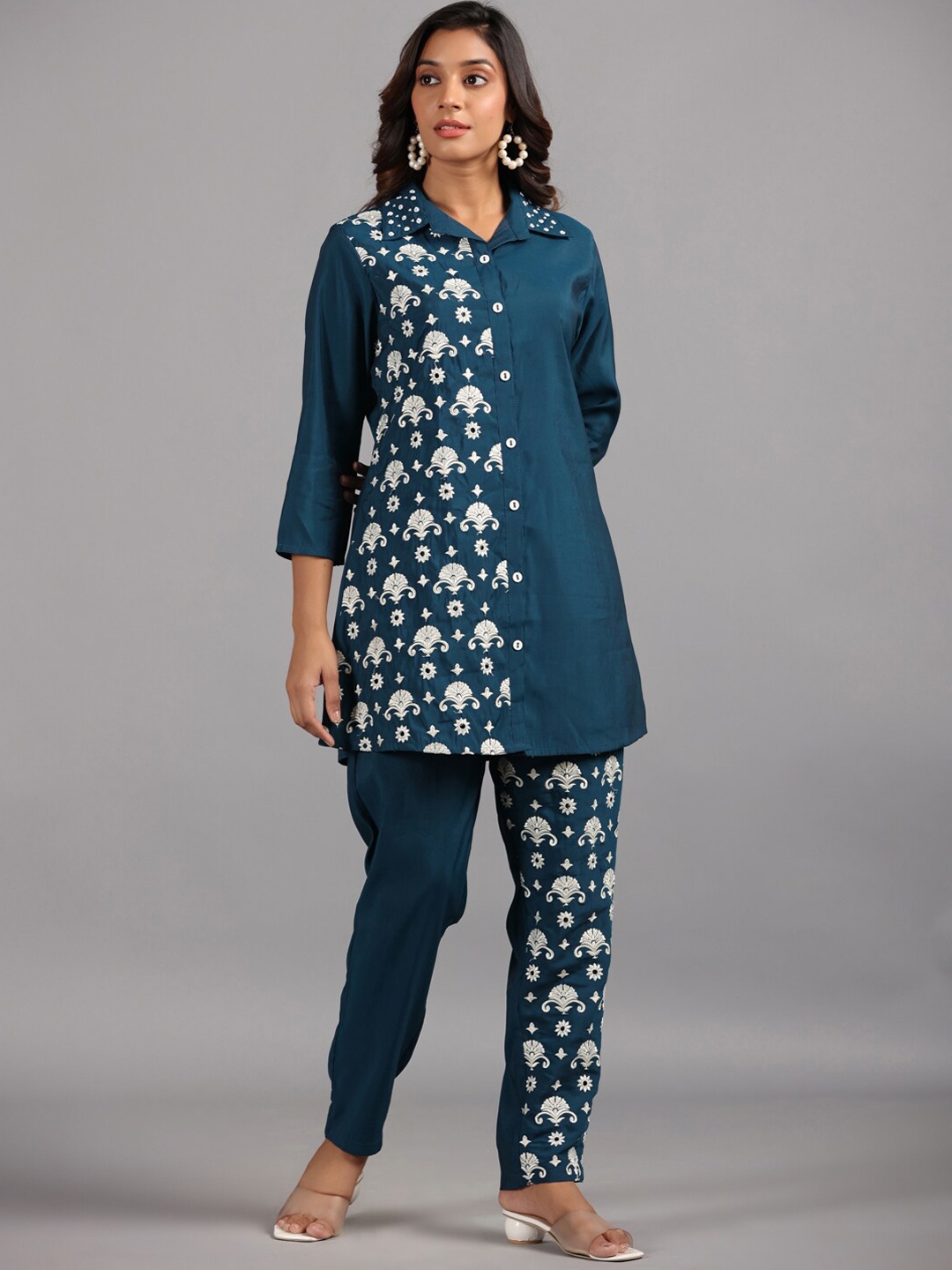 

Amchoor Embroidered Shirt With Trousers, Blue