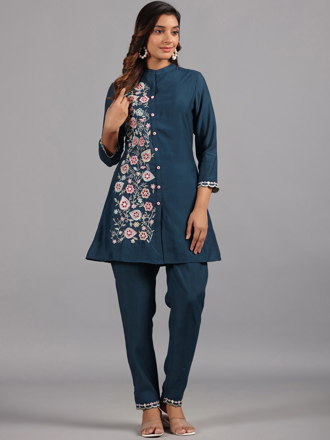 

Amchoor Embroidered Mandarin Collar Shirt With Trousers, Blue