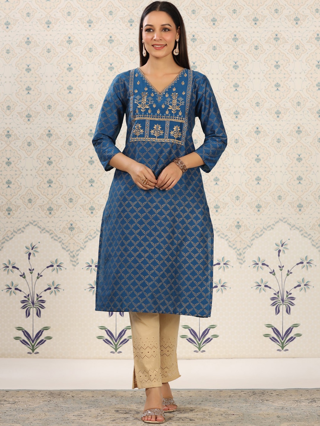

Ode by House of Pataudi Floral Embroidered V-Neck Kurta, Teal