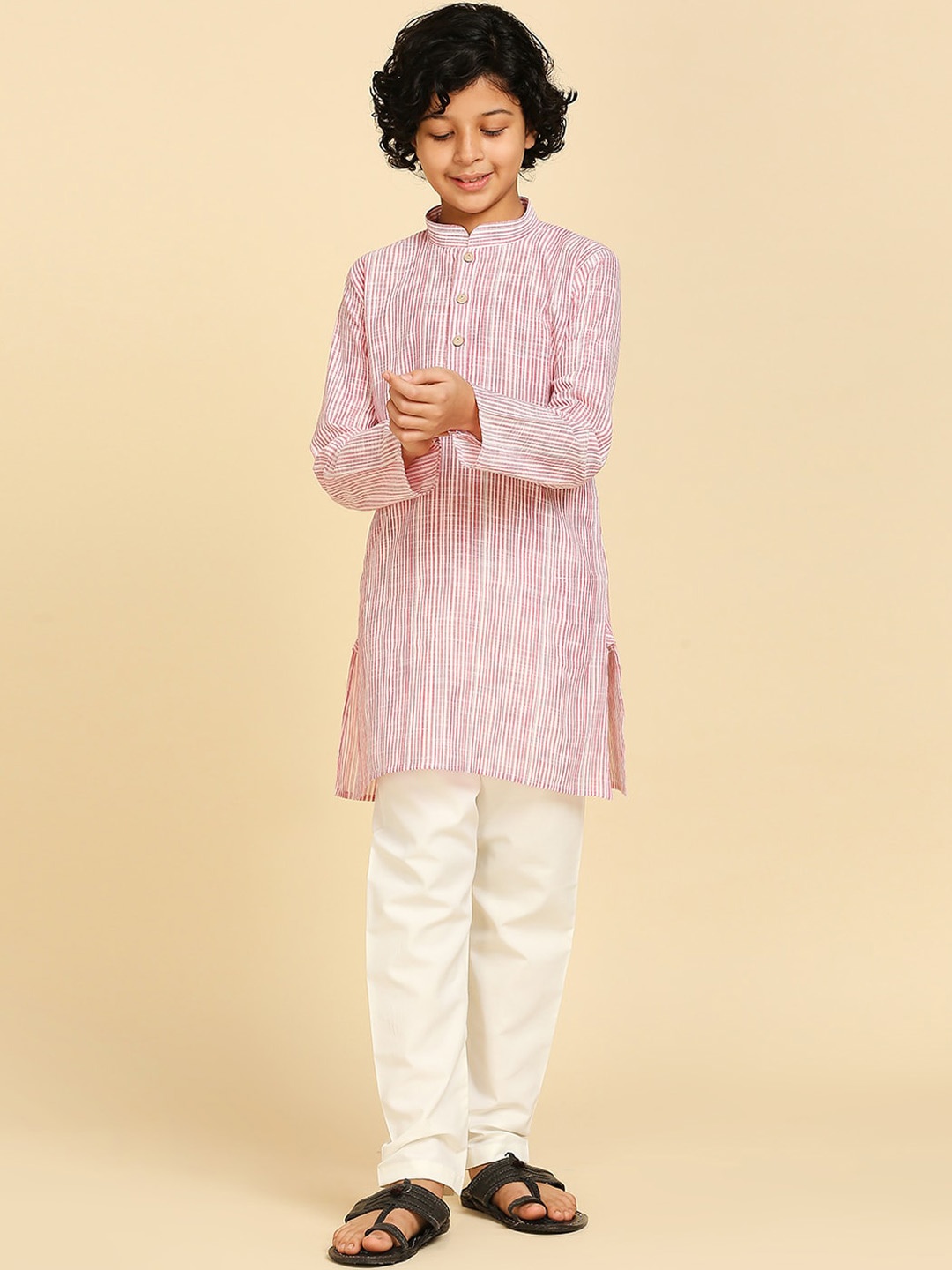 

RAJUBHAI HARGOVINDAS Boys Striped Mandarin Collar Pure Cotton Kurta, Purple