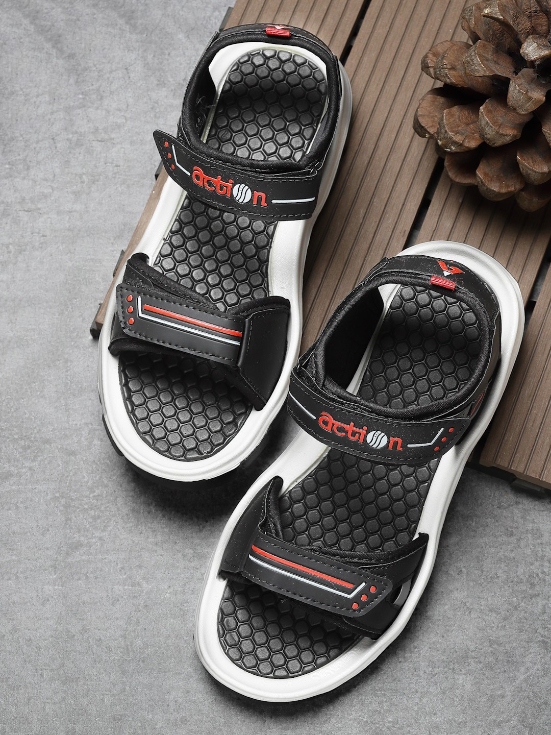 

Action Men Textured Sports Sandals, Black