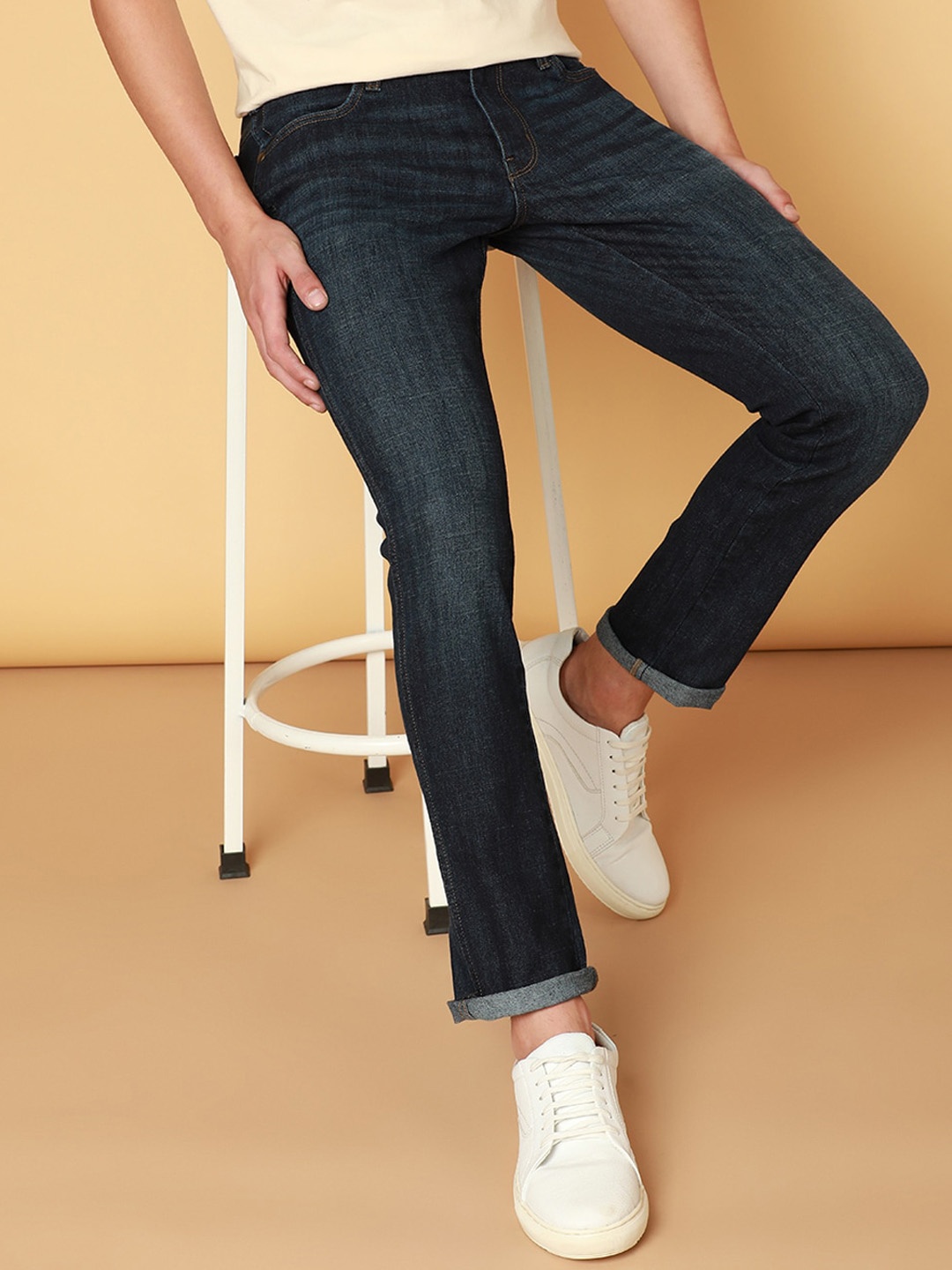 

Wrangler Men Skanders Slim Fit Light Fade Clean look Stretchable Jeans, Blue