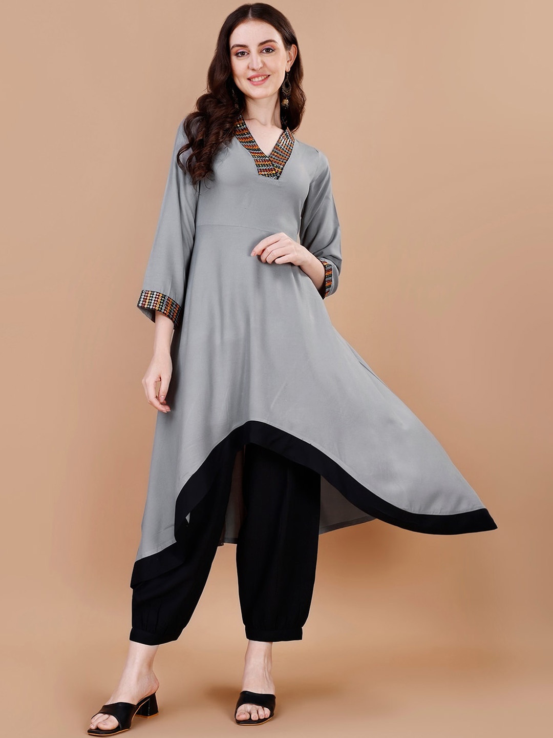 

KALINI Ethnic Motifs Embroidered V-Neck Kurta With Trousers, Grey