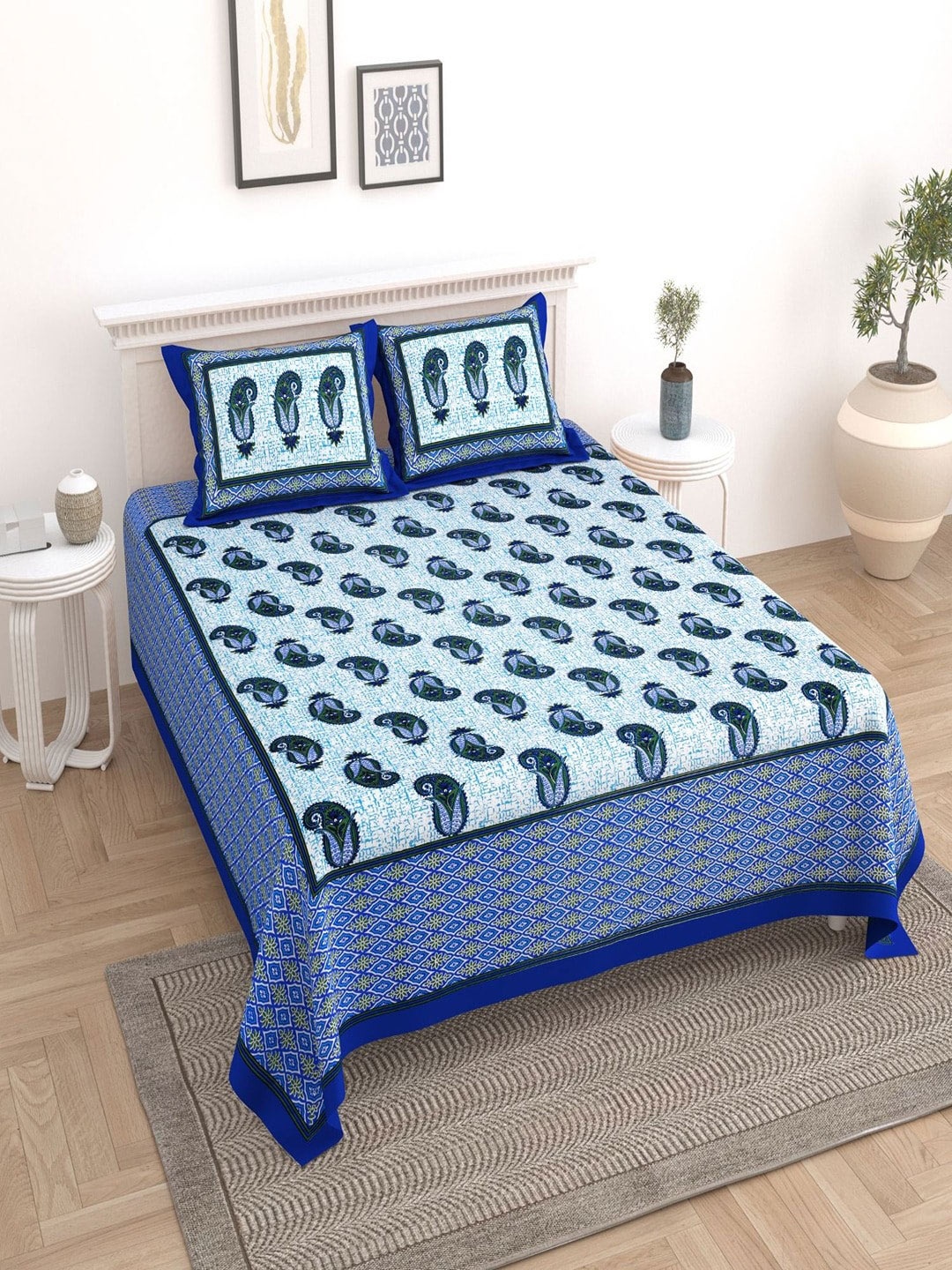 

UNIQCHOICE Blue & White Floral Cotton 180 TC King Bedsheet With 2 Pillow Covers