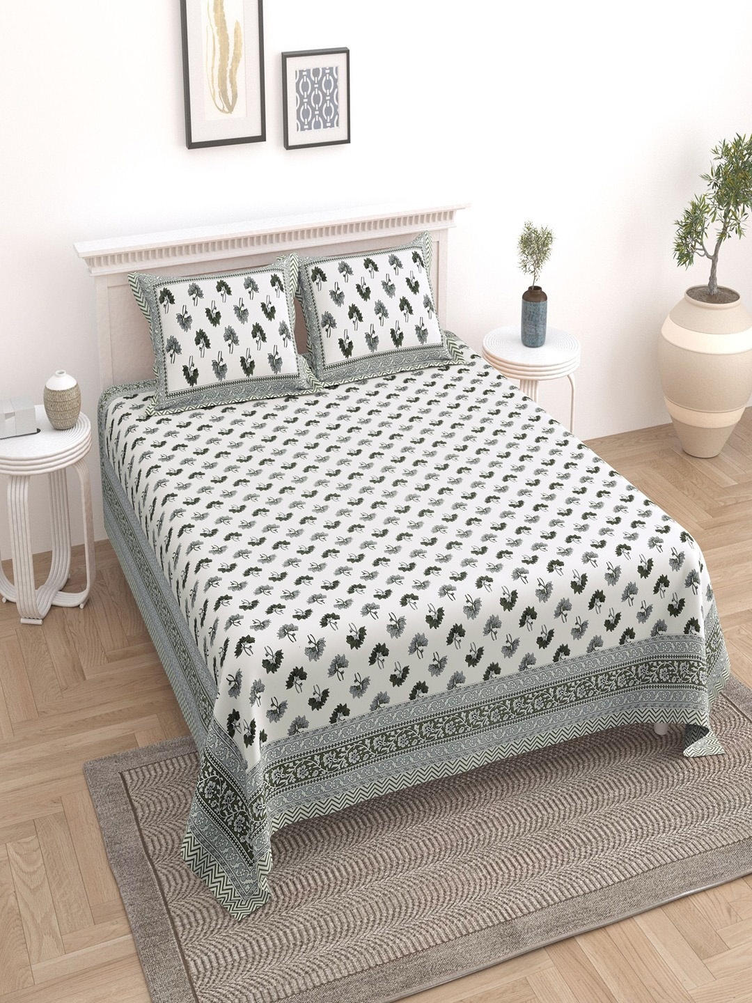 

UNIQCHOICE Grey & White Floral Pure Cotton 180 TC King Bedsheet with 2 Pillow Covers