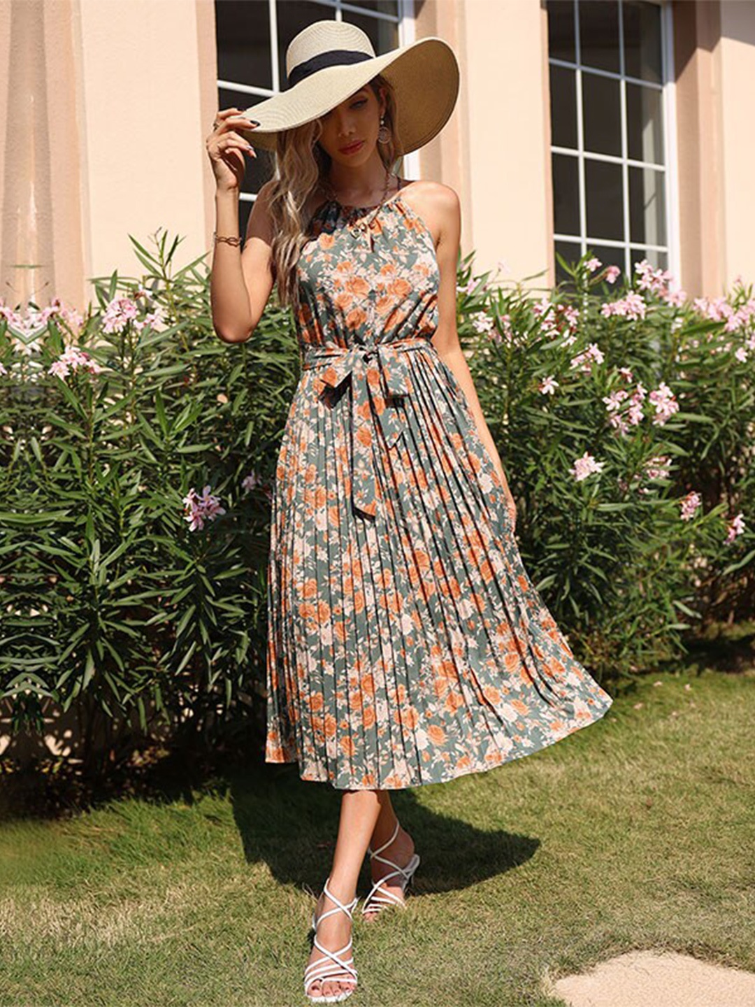 

StyleCast Green Floral Printed Halter Neck A-Line Dress