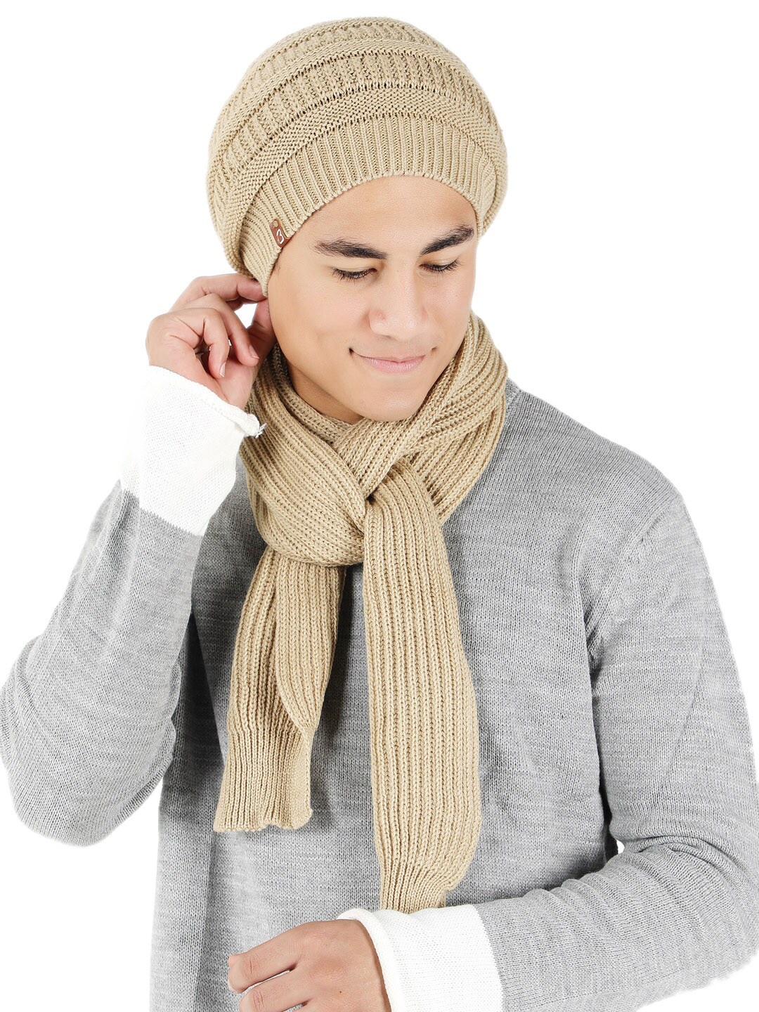 

Bharatasya Acrylic Beanie And Muffler, Beige