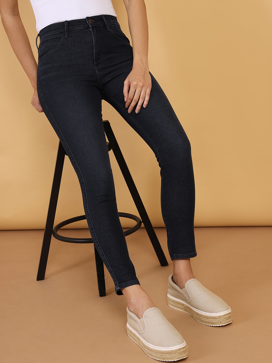 

Wrangler Women Skinny Fit High-Rise Clean Look Light Fade Stretchable Jeans, Blue