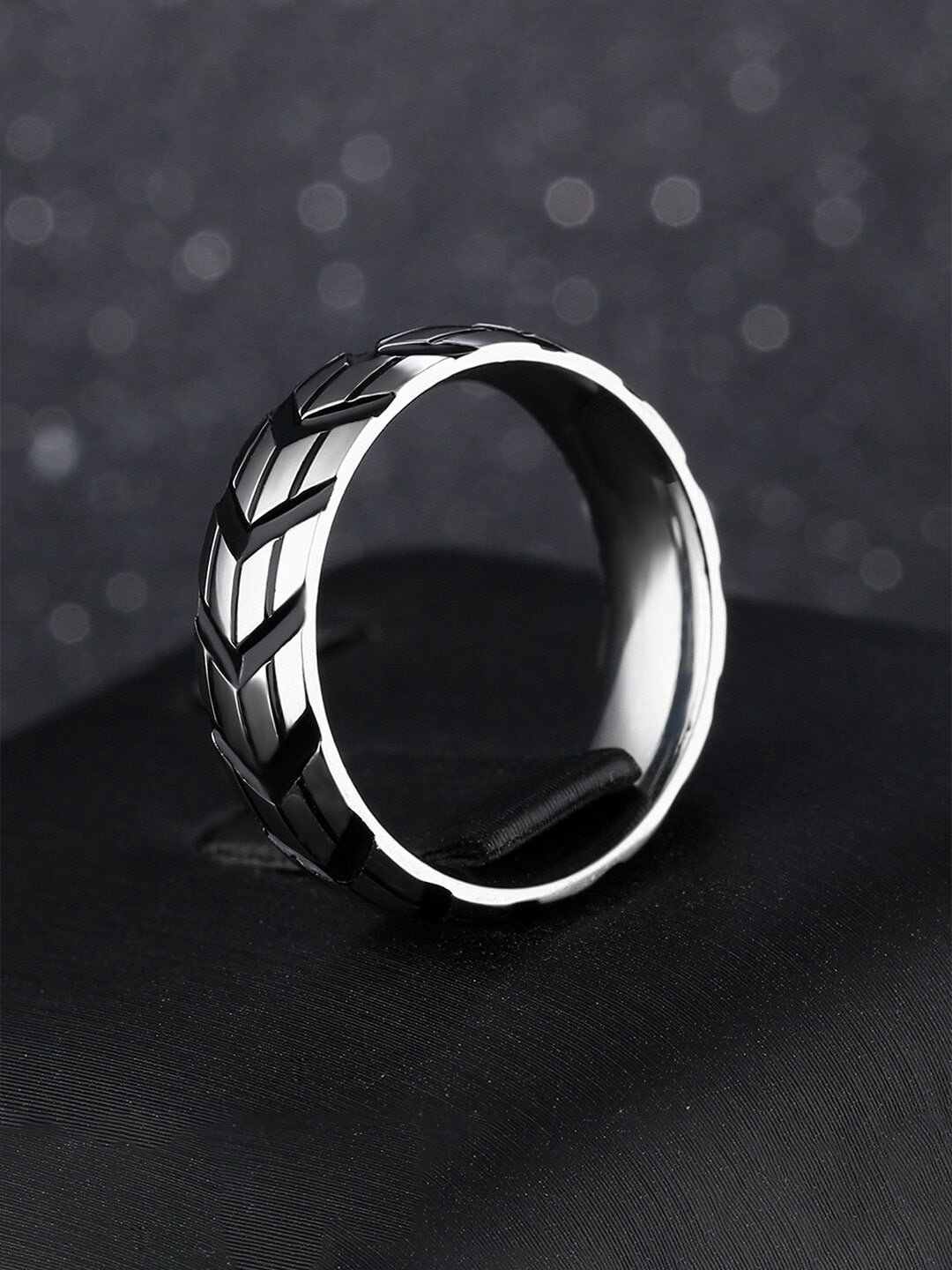 

WROGN Men Intricate Textured Detail Finger Ring, Silver