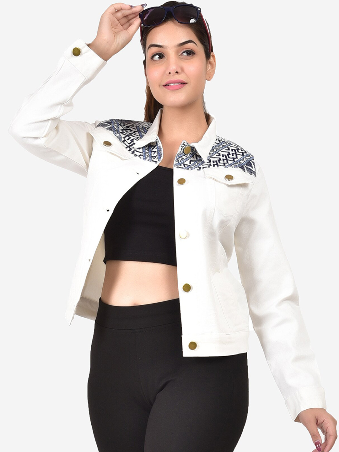 

SUMAVI-FASHION Washed Crop Denim Jacket With Embroidery, White