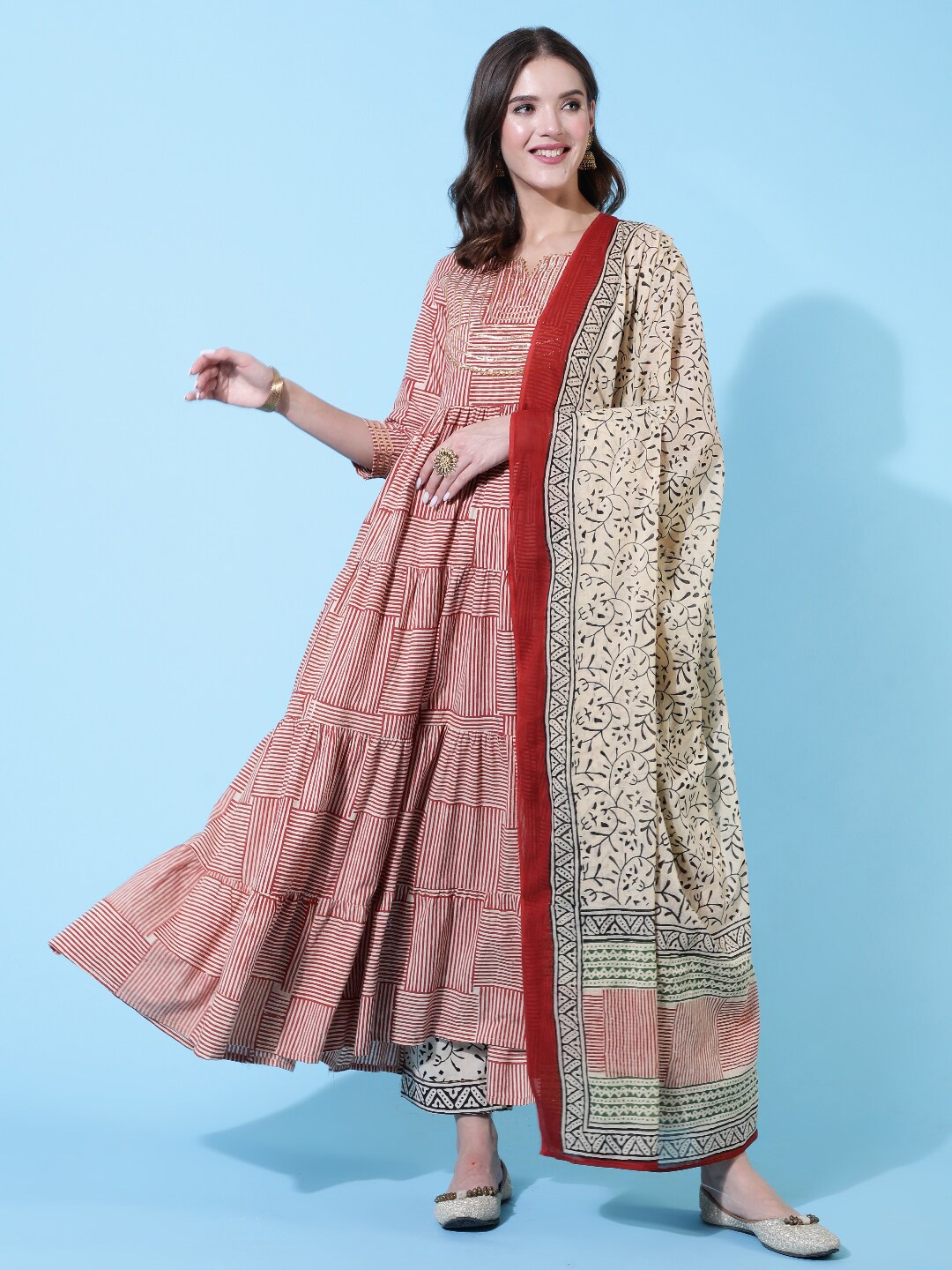 

GLAM ROOTS Floral Printed Gotta Patti Anarkali Kurta with Palazzos & With Dupatta, Red