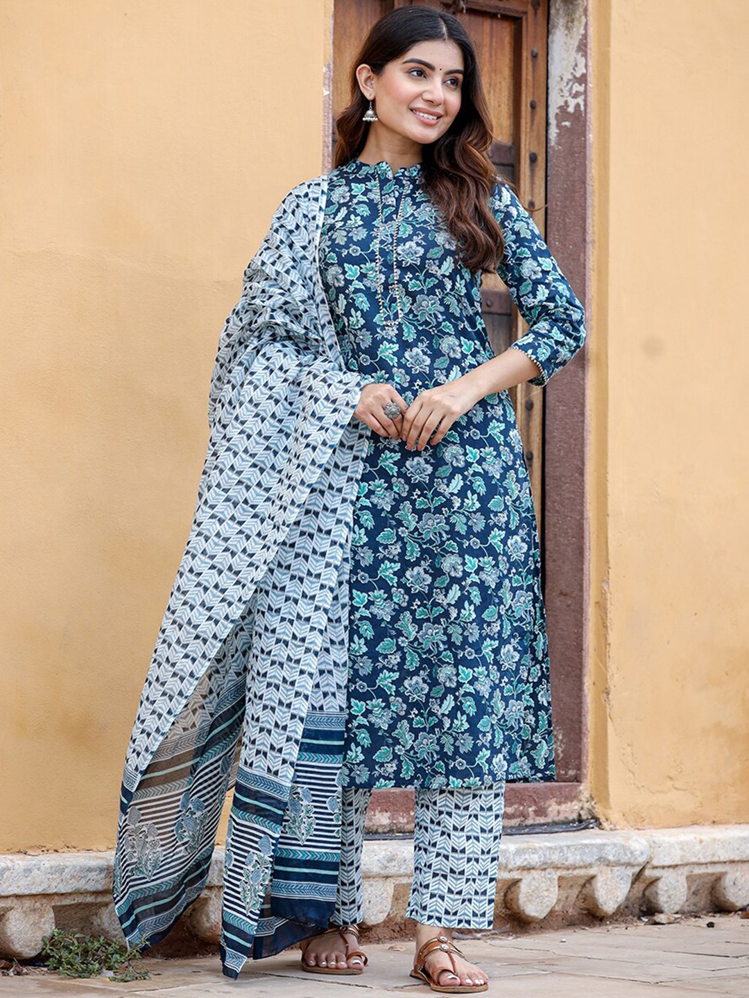 

Yufta Floral Printed Regular Pure Cotton Straight Kurta & Trousers With Dupatta, Navy blue