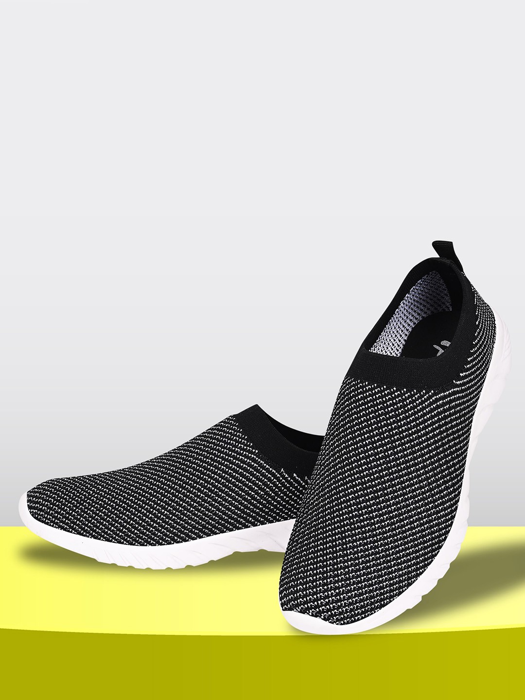 

TPENT Women Printed Lightweight Slip-On Sneakers, Black