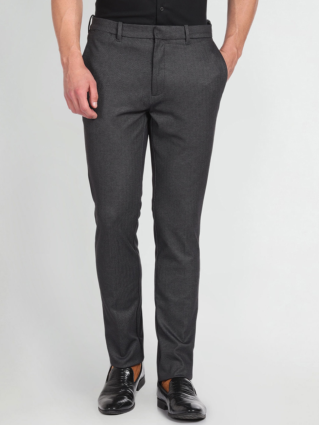 

Arrow New York Men Mid-Rise Dobby Trousers, Black