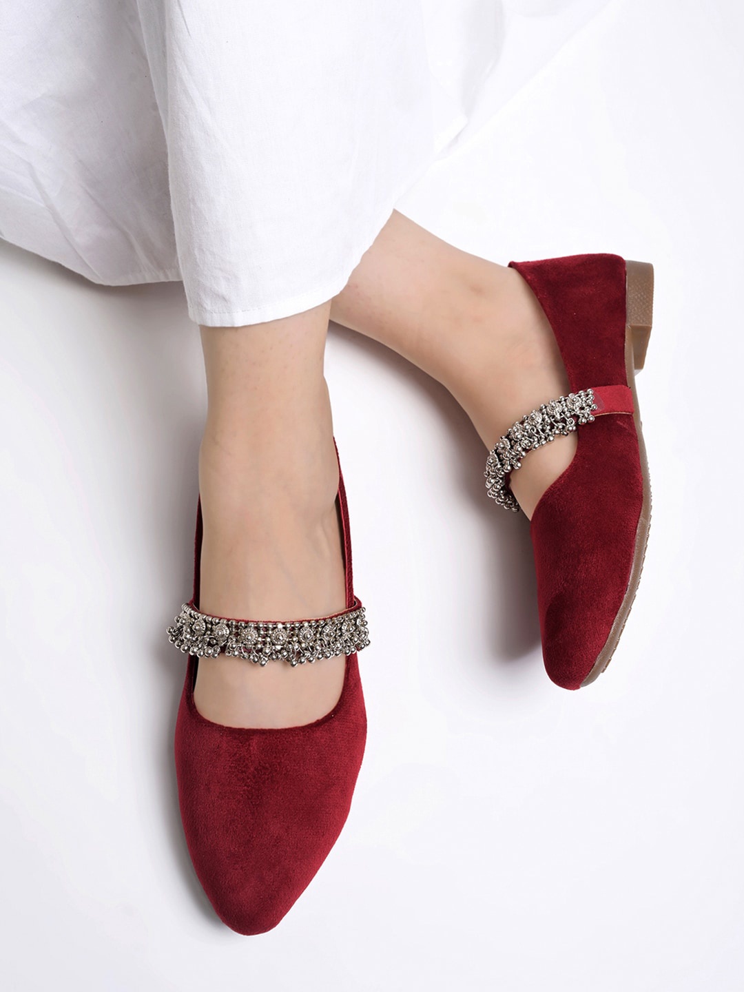 

Shoetopia Girls Pointed Toe Ethnic Embellished Suede Mojaris, Maroon