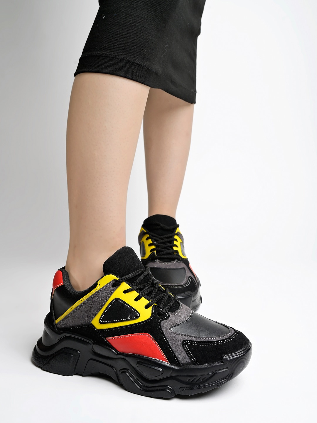 

Shoetopia Girls Colourblocked Lightweight Sneakers, Black