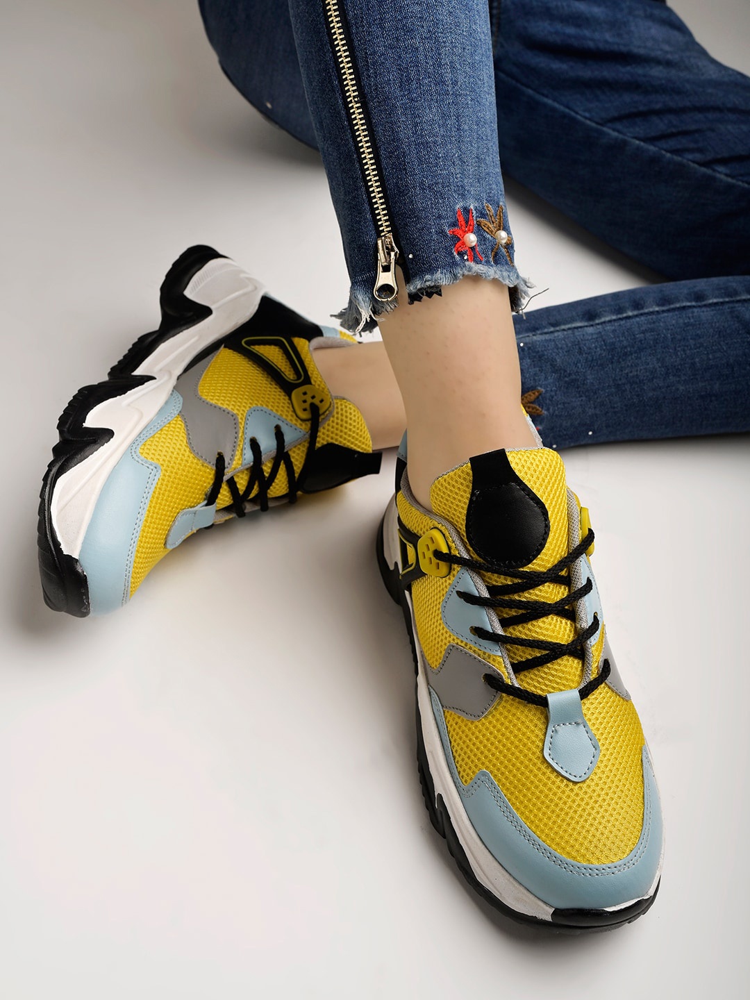 

Shoetopia Girls Colourblocked Lightweight Sneakers, Yellow