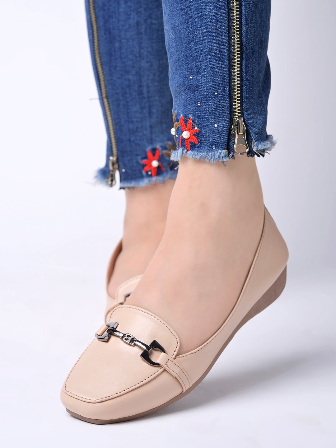 

Shoetopia Girls Buckle Detail Ballerinas, Cream