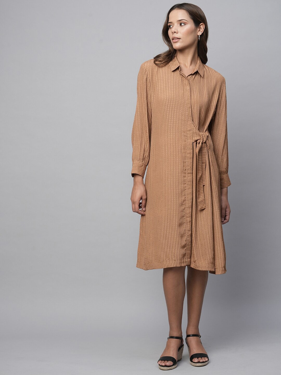 

Chemistry Striped Shirt Collar Cuffed Sleeves Tie-Up Shirt Midi Dress, Tan