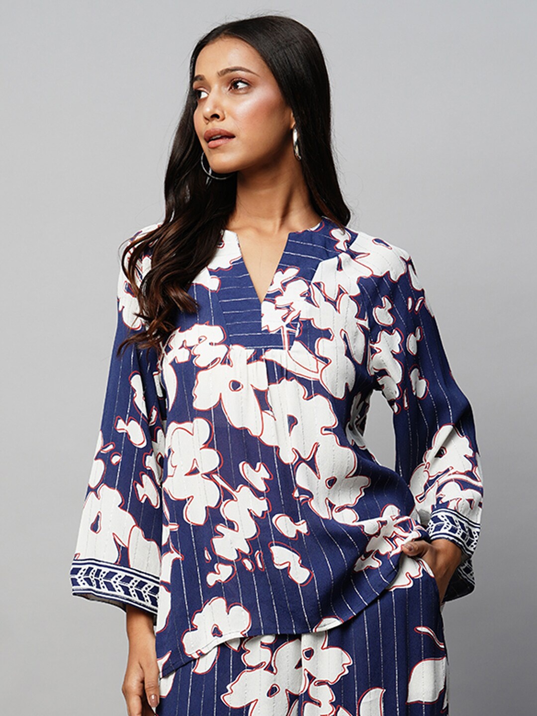 

Chemistry Floral Printed Long Sleeves Tunic, Navy blue