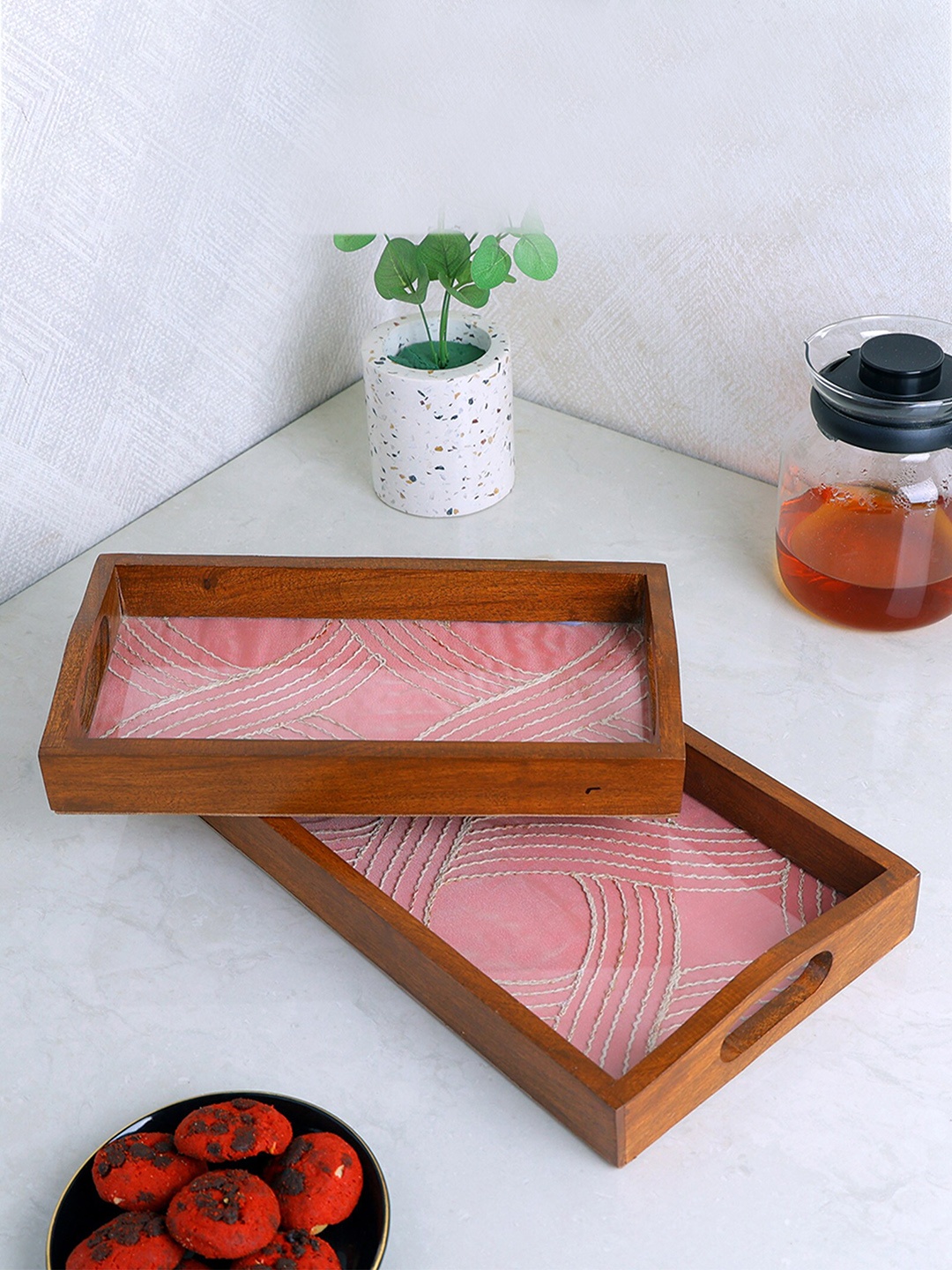 

POSH-N-PLUSH 2 Pcs Pink & Brown Textured Wooden Trays