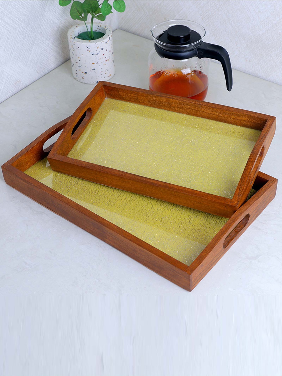 

POSH-N-PLUSH Yellow 2 Pieces Wooden Serving Trays