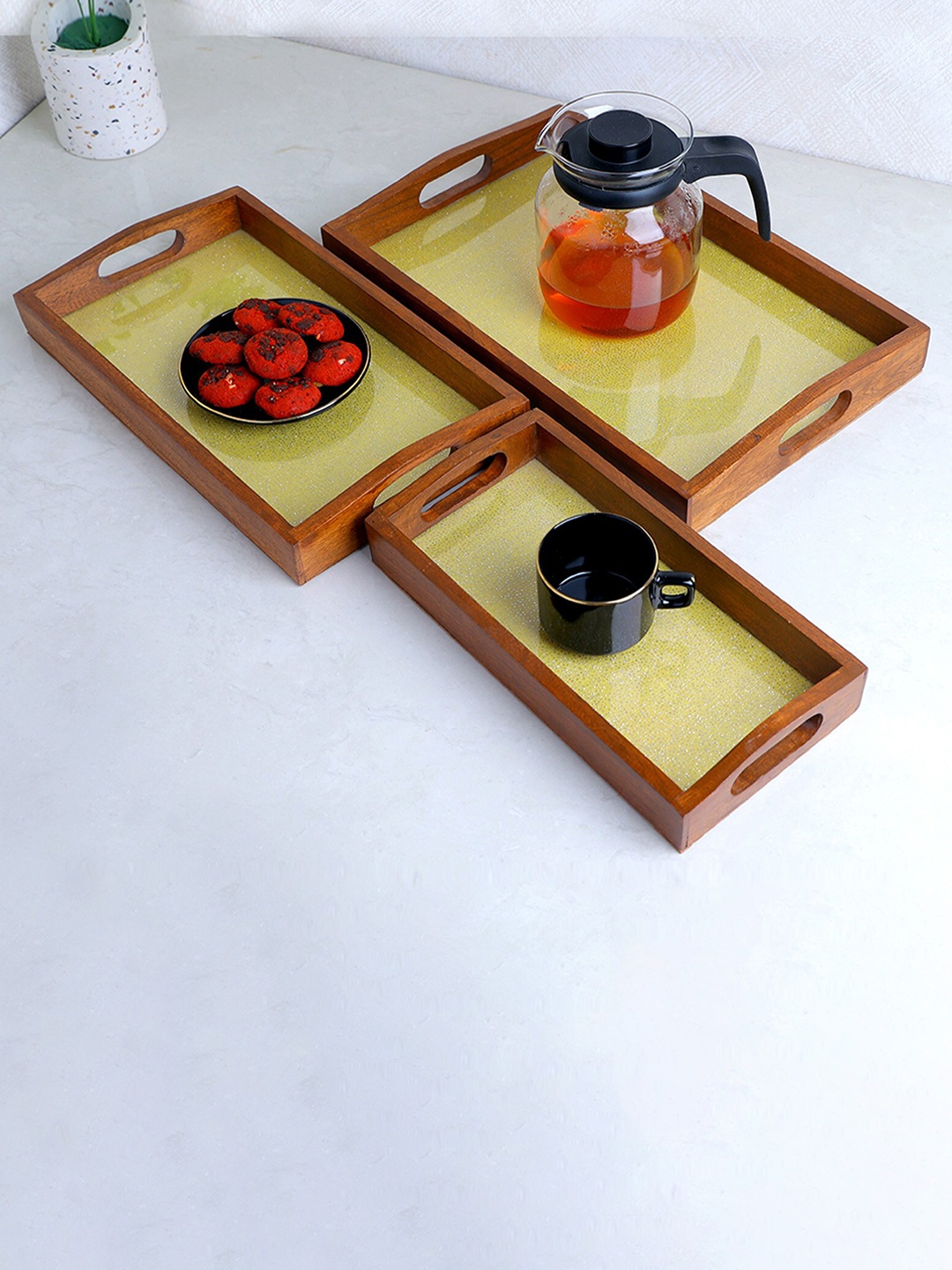 

POSH-N-PLUSH Yellow 3 Pieces Wooden Serving Trays