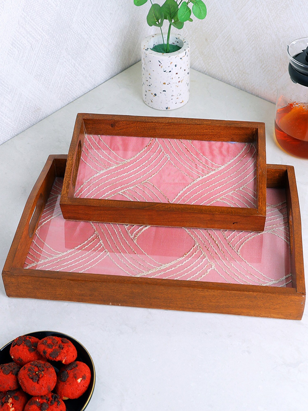 

POSH-N-PLUSH Pink 2 Pieces Printed Wood Trays