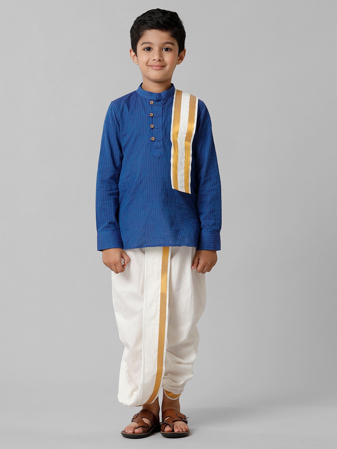 

Ramraj Boys Mandarin Collar Kurta With Panchakacham & Angavastram, Blue