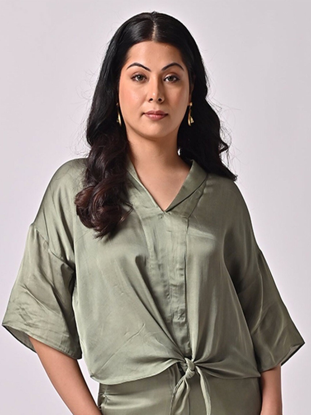 

MISSY Extended Sleeves Waist Tie Up Satin Top, Green