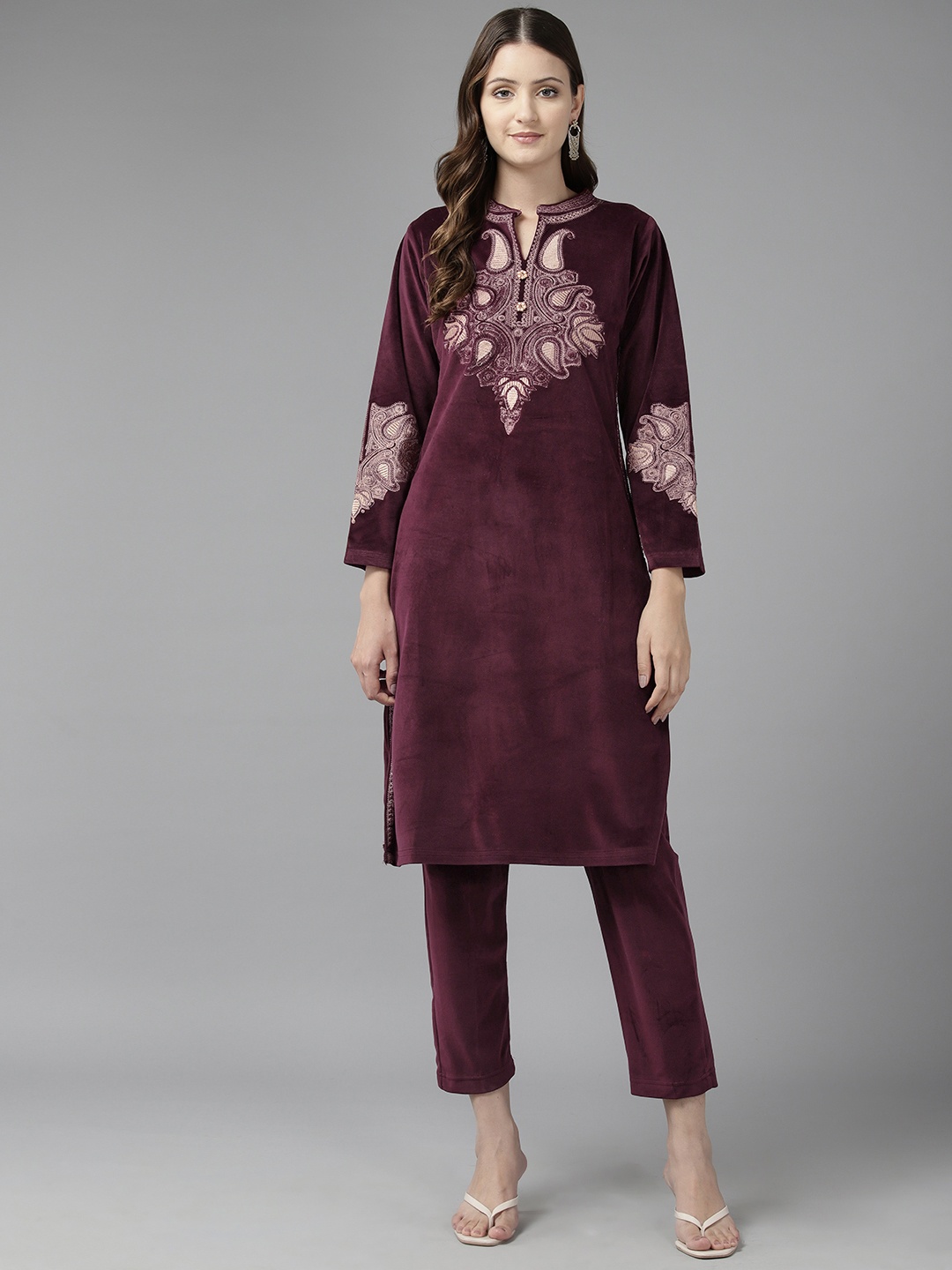 

Cayman Paisley Embroidered Regular Velvet Kurta with Trousers, Burgundy