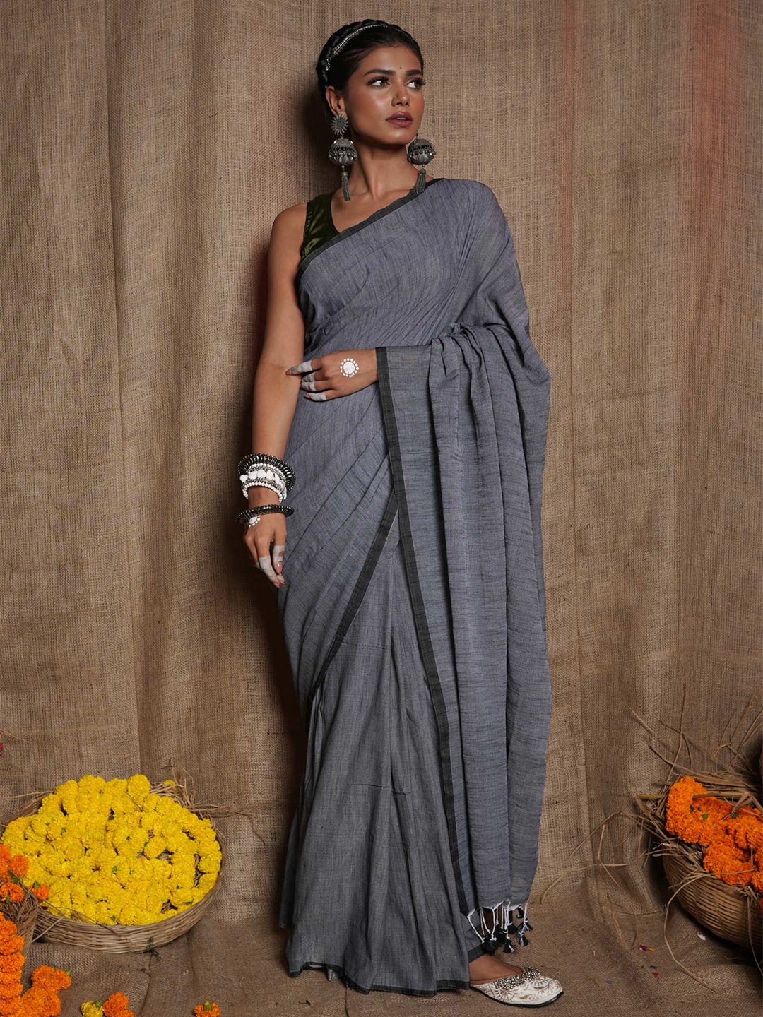 

Unnati Silks Grey & Black Pure Cotton Handloom Jamdani Saree