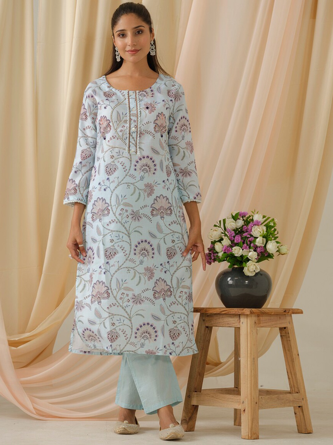 

Ishin Floral Printed Regular Sequinned Linen Kurta With Trousers, Turquoise blue