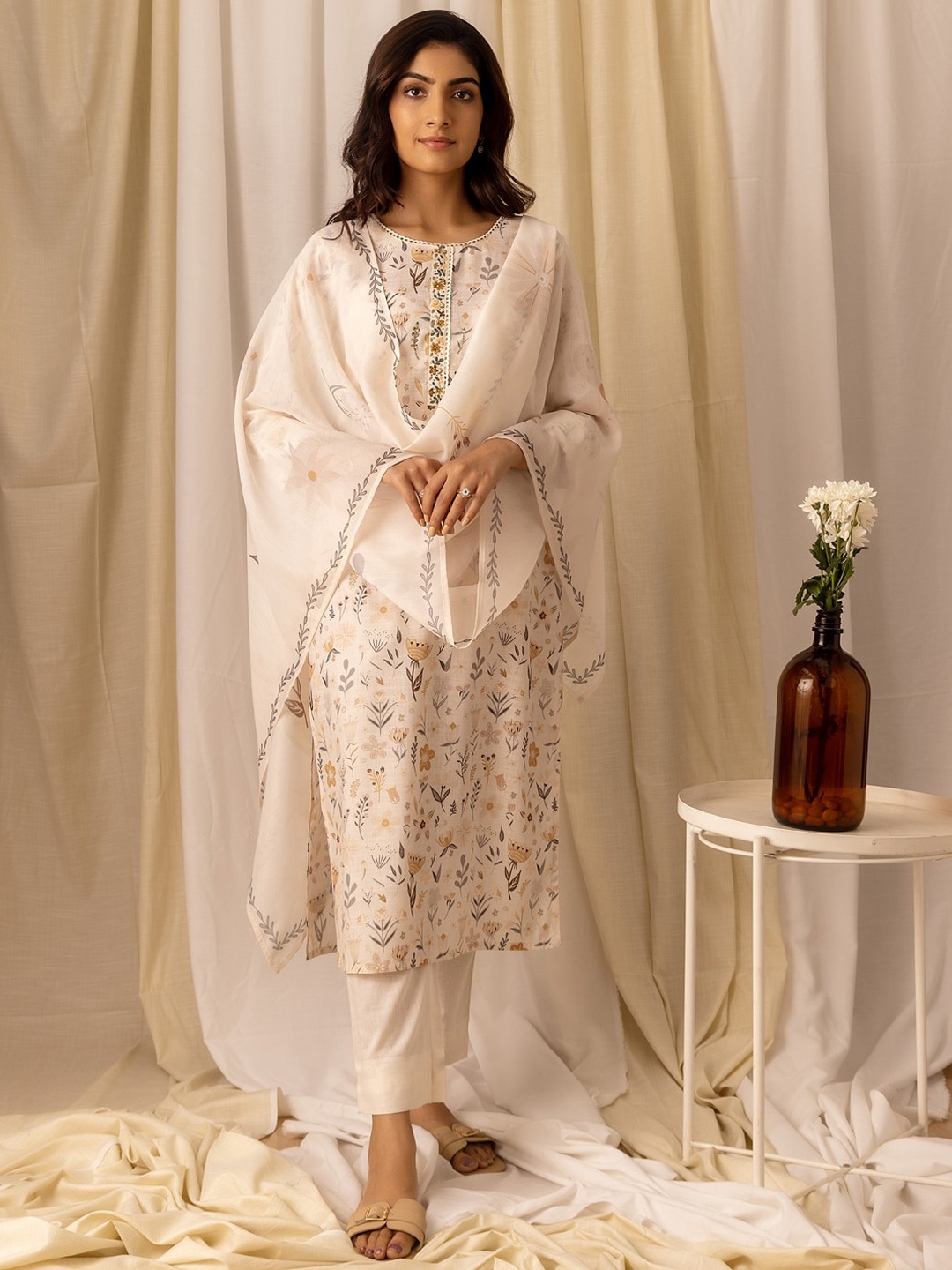 

Ishin Floral Printed Sequinned Straight Kurta with Trousers & Dupatta, Off white