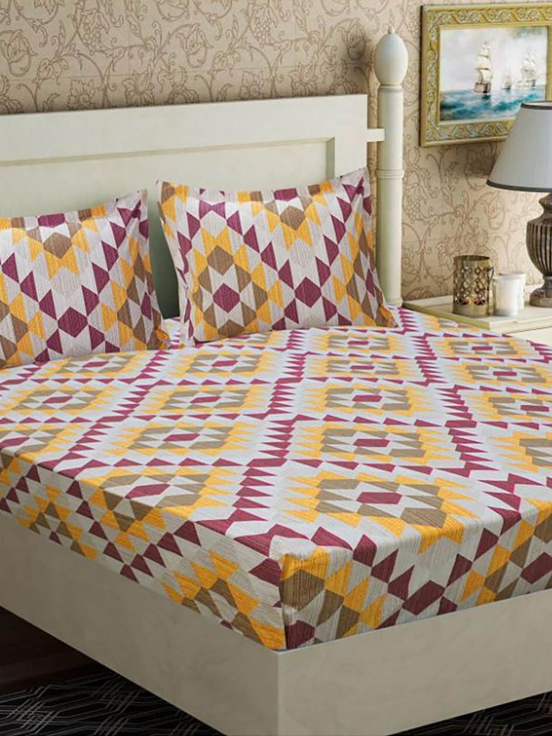 

HOMETALES Red & White Geometric Cotton 144 TC King Bedsheet with 2 Pillow Covers