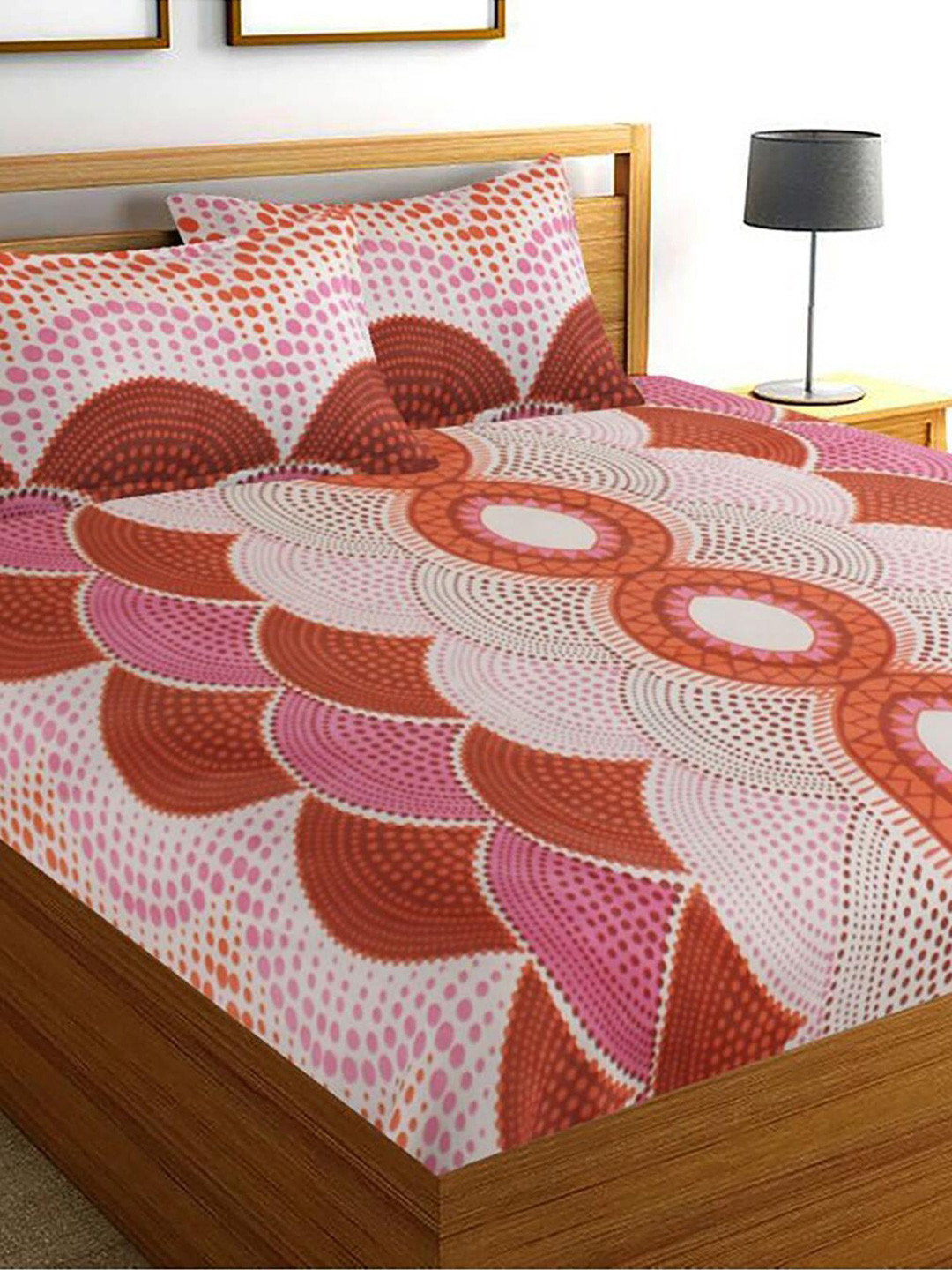 

HOMETALES Pink & White Geometric Cotton 144 TC Queen Bedsheet with 2 Pillow Covers