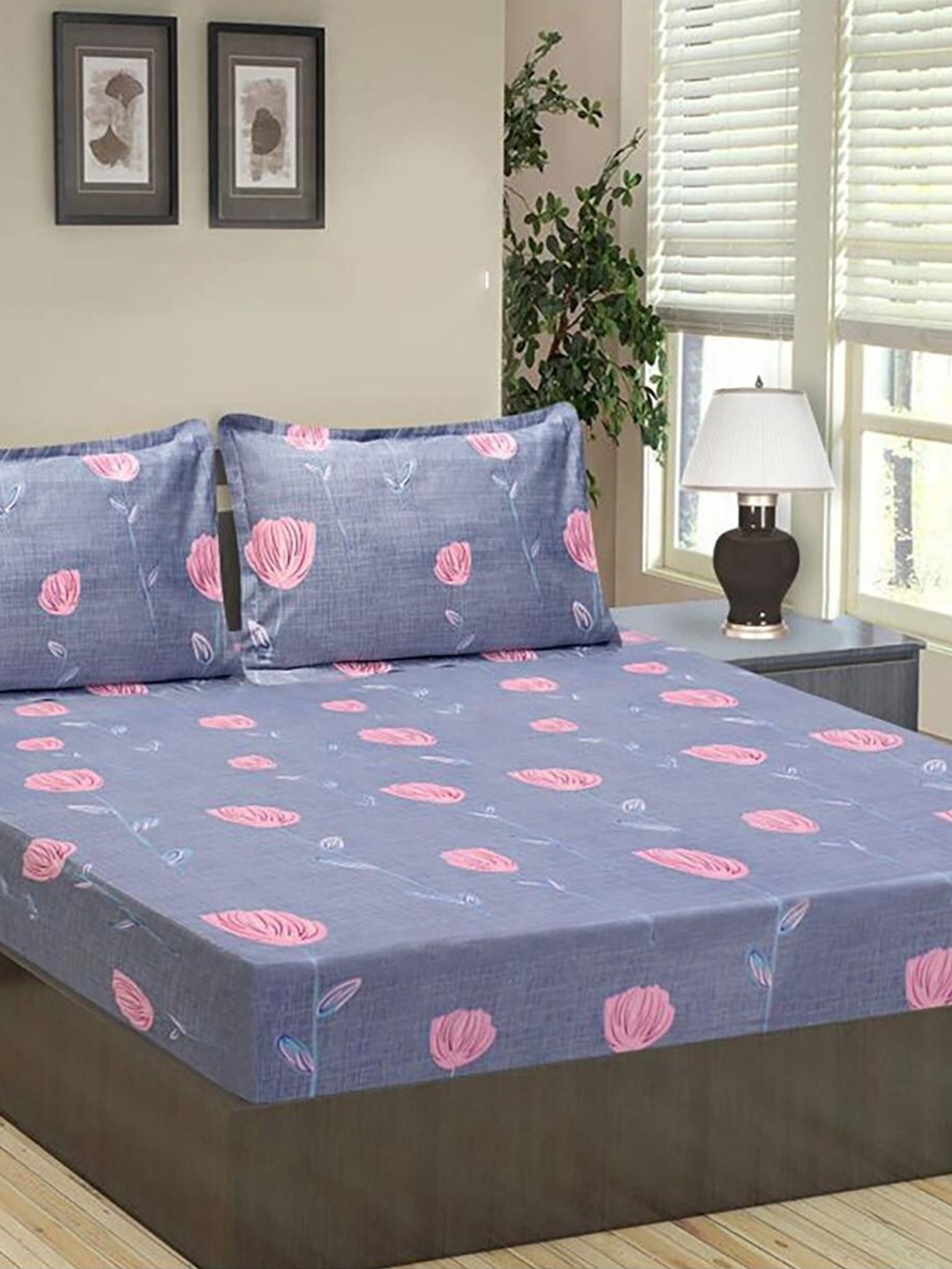 

HOMETALES Grey & Pink Floral Microfiber 144 TC Queen Bedsheet with 2 Pillow Covers
