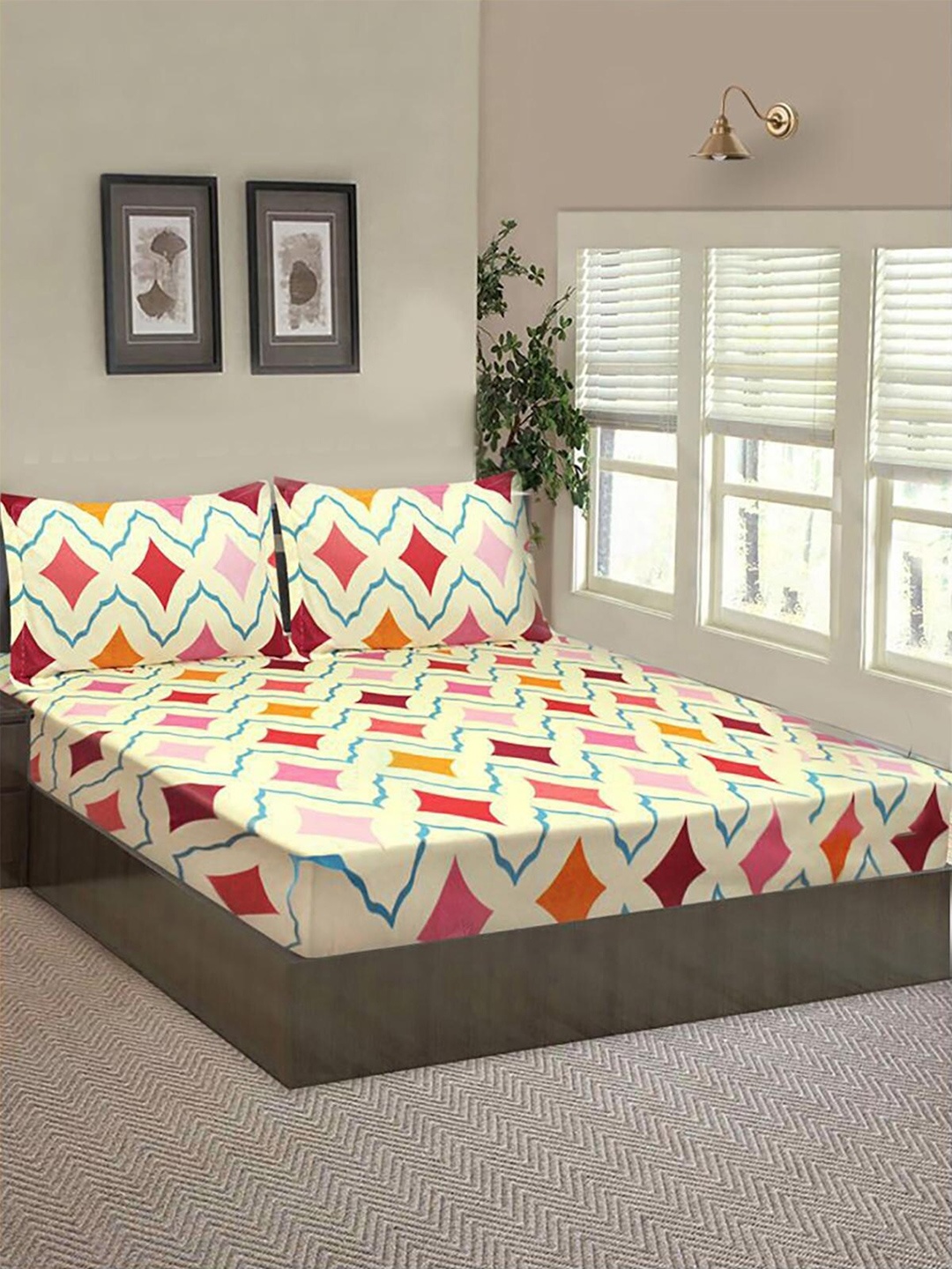 

HOMETALES Yellow & Pink Geometric 120 TC Single Fitted Bedsheet with 2 Pillow Covers