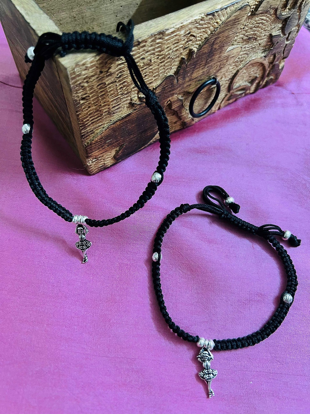 

Arte Jewels Set Of 2 925 Oxidised Silver Mickey Initial Thread Anklet