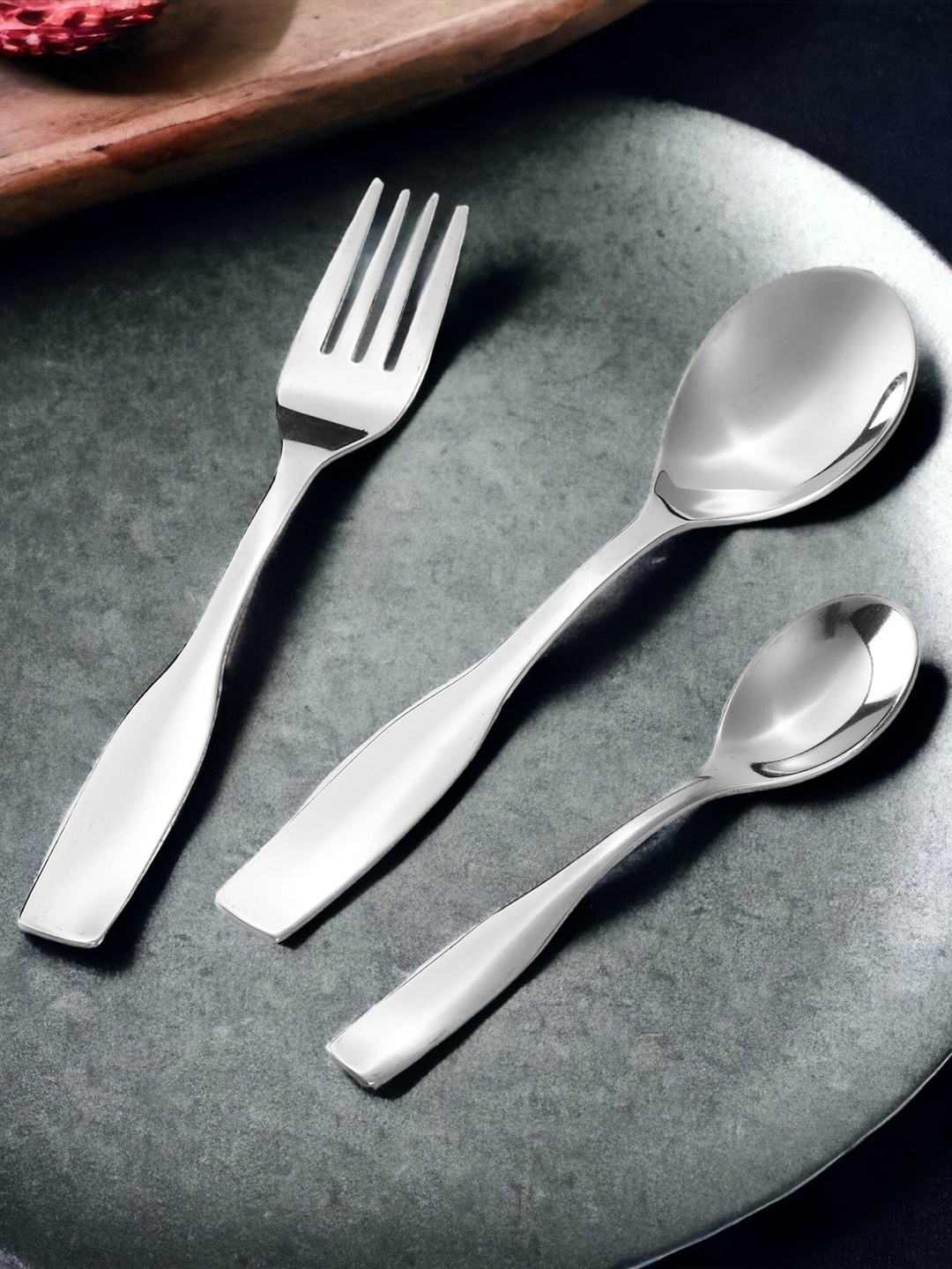 

FNS Silver-Toned 18 Pieces Mixed Cutlery Set
