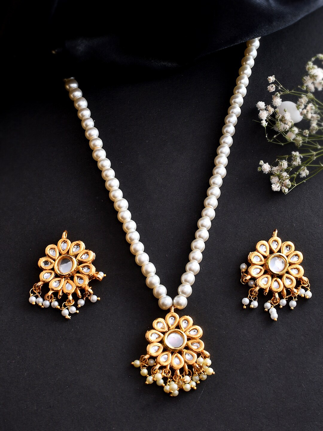 

Shoshaa Gold Plated Kundan Studded Jewellery Set