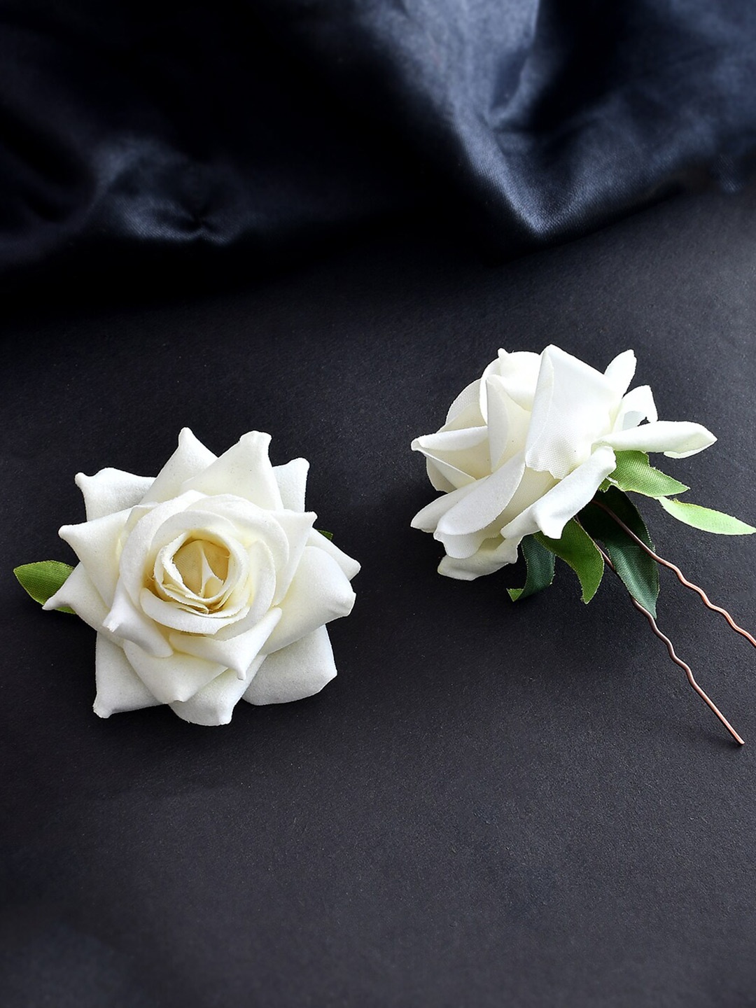 

Shoshaa Set of 2 Floral U Pins, Off white