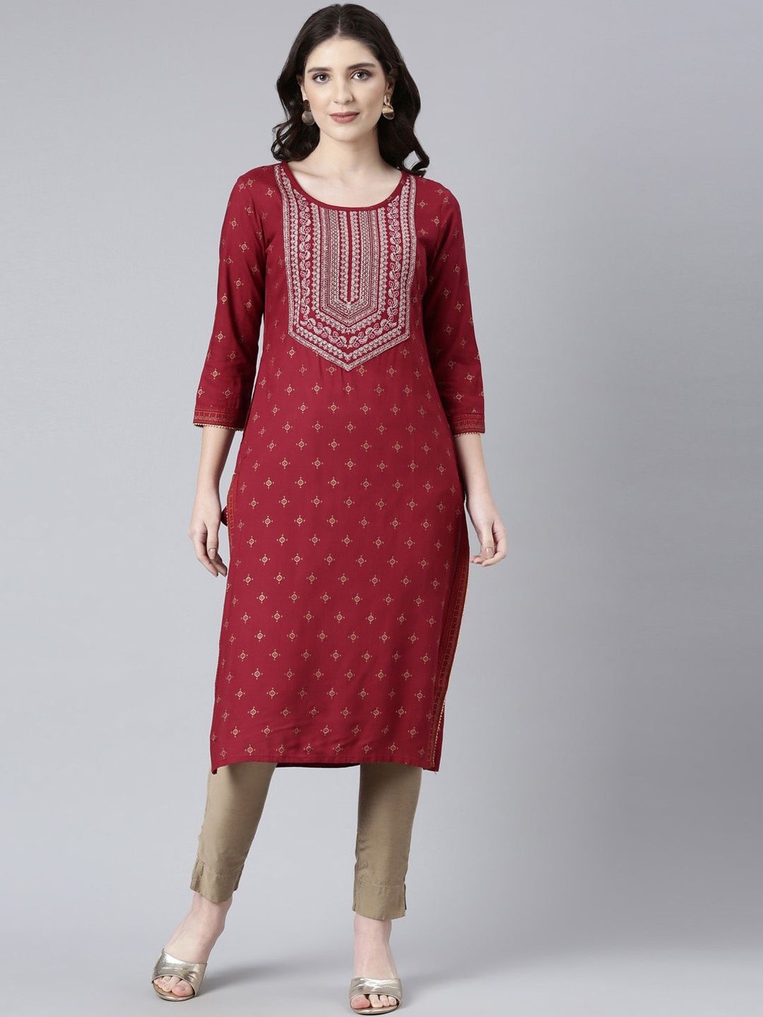 

Souchii Geometric Printed Mirror Work Straight Kurta, Maroon