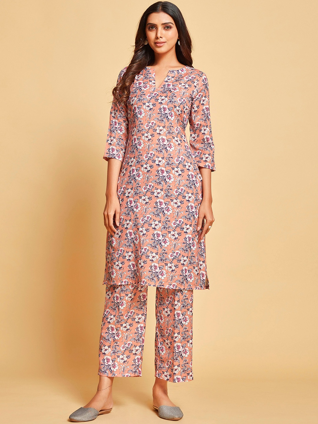 

Sangria Floral Printed Straight Kurta With Trouser Set, Peach