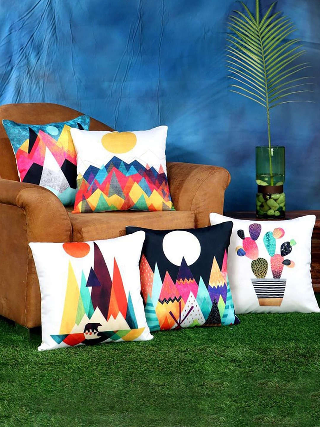 

HOMETALES White & Red 5 Pieces Ethnic Motifs Square Cushion Covers