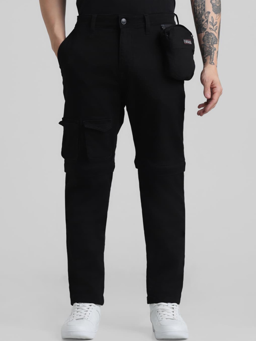 

Jack & Jones Men Relaxed Fit Low-Rise Stretchable Cargos, Black