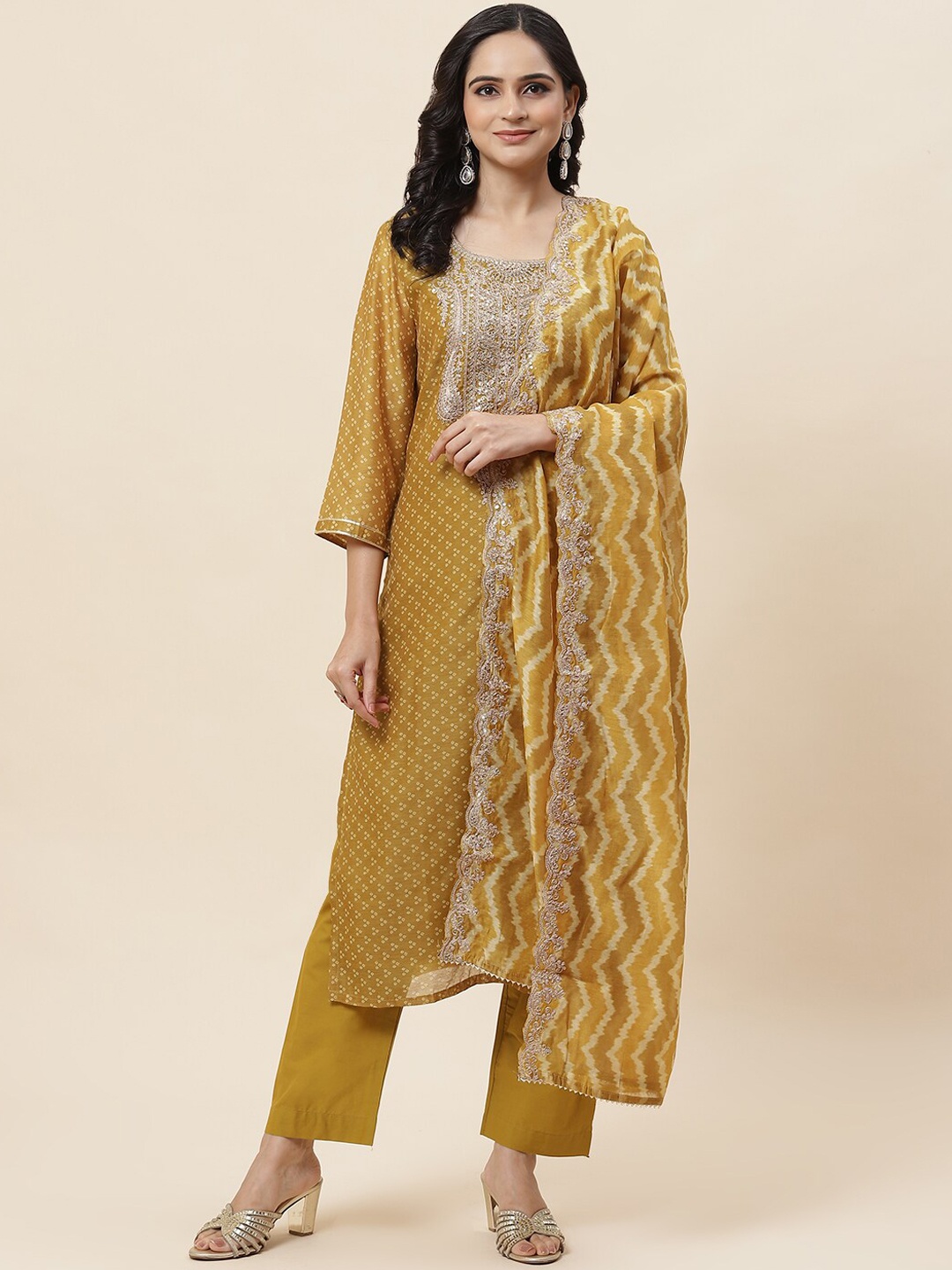 

Meena Bazaar Bandhani Printed Sequinned Kurta With Trousers & Dupatta, Green