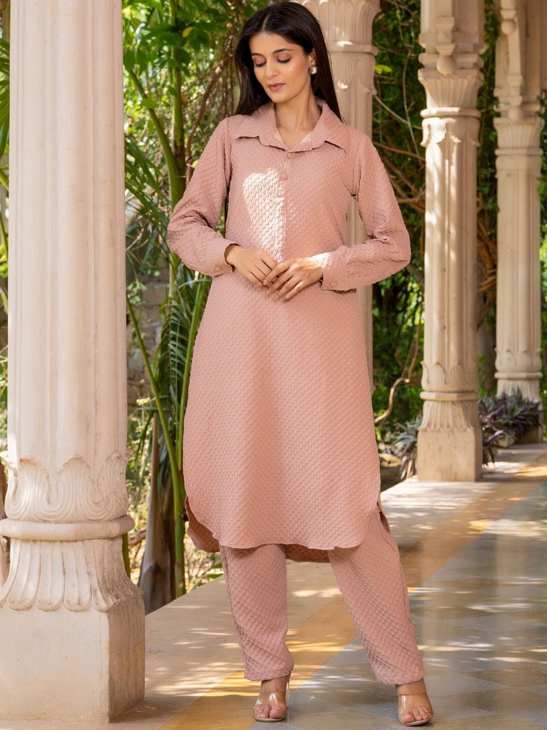 

HOUSE OF JAMOTI Textured Self Design Shirt Collar Kurta With Trousers, Beige