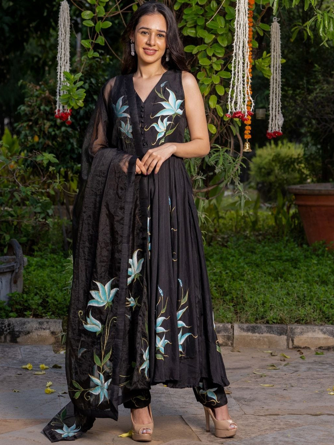 

HOUSE OF JAMOTI Floral Printed Kurta & Trousers With Dupatta, Black